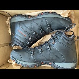 Columbia Boots Men’s 8 like new!!